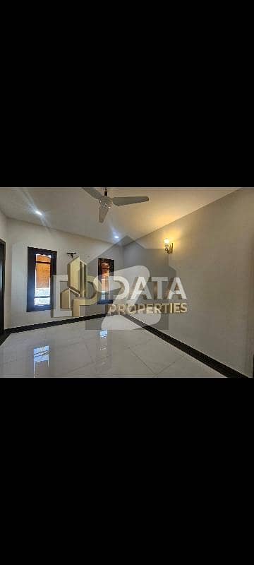 500 yard's Banglow Upper Portion 3BDD For Rent