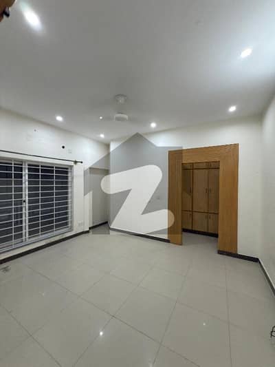 E112 Brand New Ground Portion For Rent