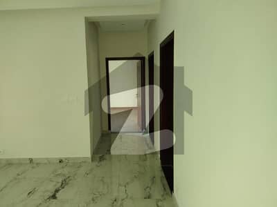 10 Marla Hot Location 3 Bedrooms Flat For Rent.