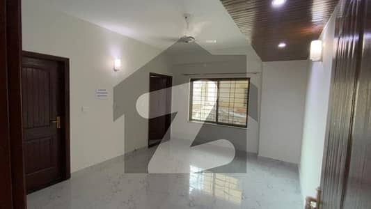 10 Marla New Design 3 Bedrooms Flat For Rent.