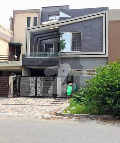5 used House Available for sale Bahria town Lahore