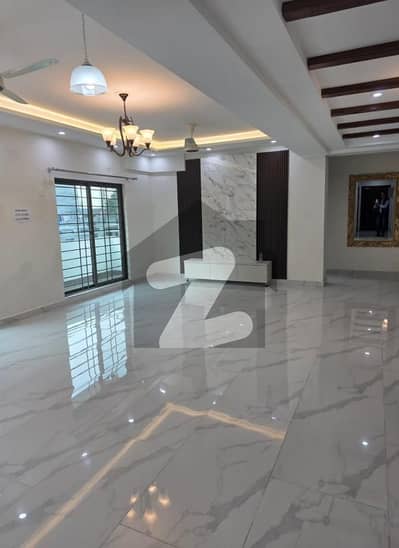 10 Marla New Design 3 Bedrooms Flat For Rent.