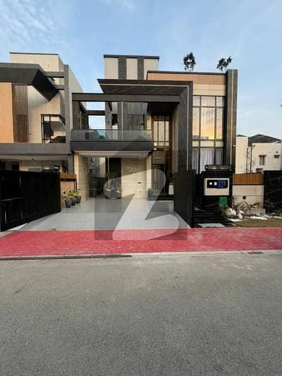 10 Marla ultra Luxurious Furnished House Available For sale Bahria town Lahore