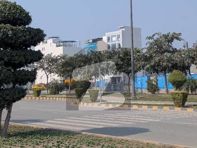 اتحاد ٹاؤن فیز ١ اتحاد ٹاؤن,رائیونڈ روڈ,لاہور میں 8 مرلہ کمرشل پلاٹ 6.75 کروڑ میں برائے فروخت۔