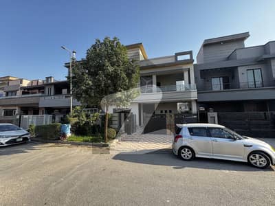 10 Marla beautiful house facing park available for rent in prime location.