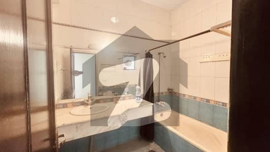 Beautiful 4 Bedrooms Apartment Available For Sale,