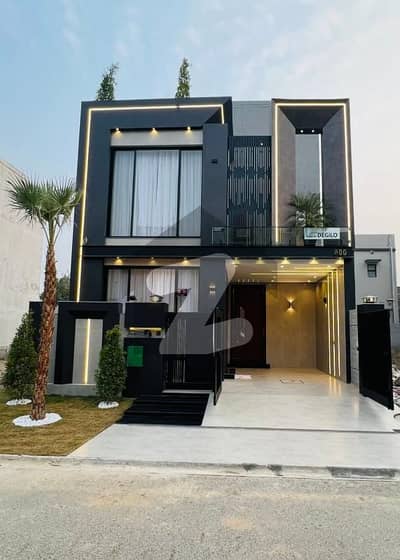 ڈی ایچ اے 9 ٹاؤن ڈیفنس (ڈی ایچ اے),لاہور میں 3 کمروں کا 5 مرلہ مکان 2.3 کروڑ میں برائے فروخت۔