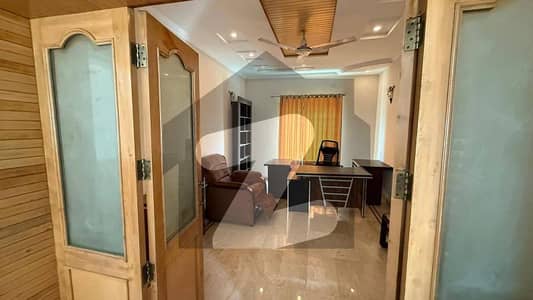 ڈی ایچ اے فیز 3 ڈیفنس (ڈی ایچ اے),لاہور میں 4 کمروں کا 10 مرلہ مکان 4.5 کروڑ میں برائے فروخت۔