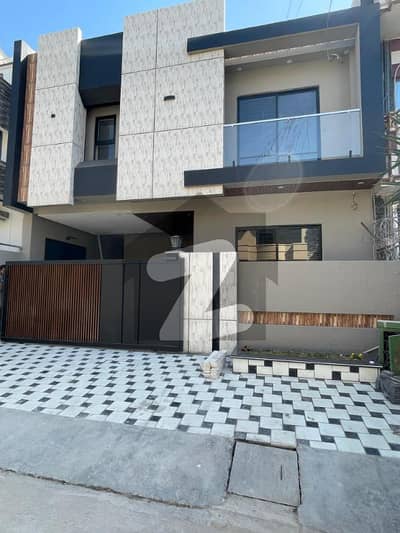 جی ۔ 13 اسلام آباد میں 6 کمروں کا 7 مرلہ مکان 7.45 کروڑ میں برائے فروخت۔