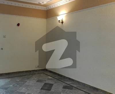 10 Marla Upper Portion In Beautiful Location Of Main Market In Lahore