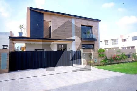 20 MARLA ELEGANT AND FULLY MAINTAINED SUPER HOT LOCATED BRAND NEW BUNGALOW IS AVAILABLE IN THE BEST BLOCK OF DHA LAHORE.