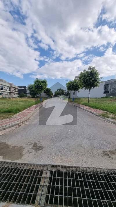 ٹاپ سٹی 1 - بلاک اے ٹاپ سٹی 1,اسلام آباد میں 10 مرلہ رہائشی پلاٹ 2.05 کروڑ میں برائے فروخت۔