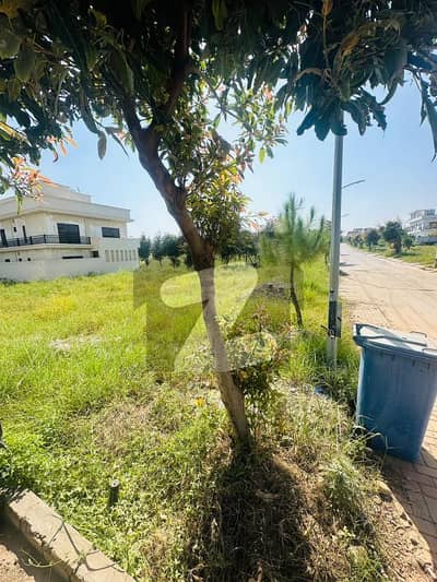 ٹاپ سٹی 1 - بلاک ڈی ٹاپ سٹی 1,اسلام آباد میں 10 مرلہ رہائشی پلاٹ 1.8 کروڑ میں برائے فروخت۔