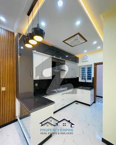 بحریہ ٹاؤن فیز 8 بحریہ ٹاؤن راولپنڈی,راولپنڈی میں 3 کمروں کا 5 مرلہ مکان 1.9 کروڑ میں برائے فروخت۔