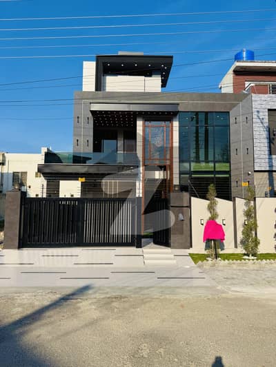 سینٹرل پارک ہاؤسنگ سکیم لاہور میں 6 کمروں کا 10 مرلہ مکان 4.15 کروڑ میں برائے فروخت۔