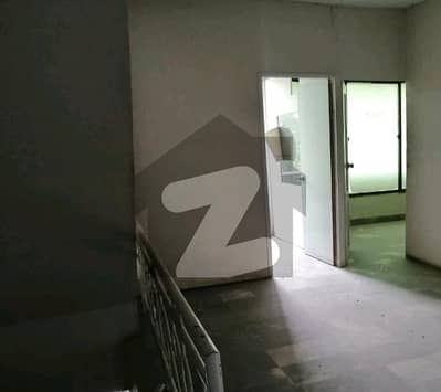 Gulberg Building Sized 5 Marla Is Available