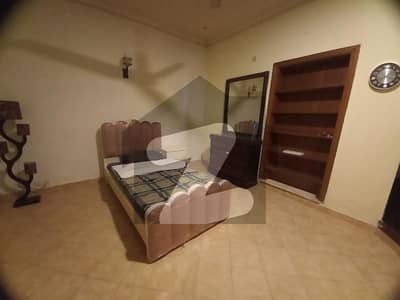 ایف ۔ 8 اسلام آباد میں 2 کمروں کا 1 کنال زیریں پورشن 2.5 لاکھ میں کرایہ پر دستیاب ہے۔