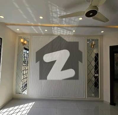 بحریہ ٹاؤن سیکٹر سی بحریہ ٹاؤن,لاہور میں 3 کمروں کا 5 مرلہ مکان 1.9 کروڑ میں برائے فروخت۔