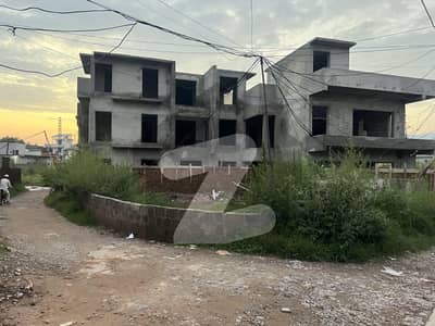 Corner 9.25 Marla Plot For Sale On Abbasi Road 300m From Bazaar, Prime Location