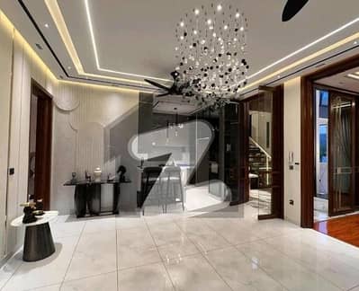 بحریہ ٹاؤن سیکٹر سی بحریہ ٹاؤن,لاہور میں 5 کمروں کا 1 کنال مکان 5.7 کروڑ میں برائے فروخت۔