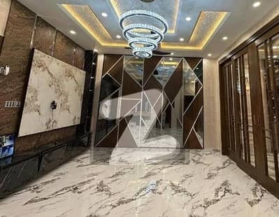 بحریہ ٹاؤن سیکٹر سی بحریہ ٹاؤن,لاہور میں 5 کمروں کا 1 کنال مکان 6.0 کروڑ میں برائے فروخت۔