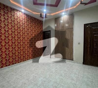 بحریہ ٹاؤن سیکٹر سی بحریہ ٹاؤن,لاہور میں 5 کمروں کا 1 کنال مکان 6.5 کروڑ میں برائے فروخت۔