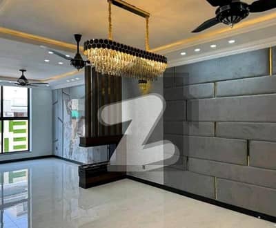 بحریہ ٹاؤن سیکٹر ای بحریہ ٹاؤن,لاہور میں 3 کمروں کا 5 مرلہ مکان 1.85 کروڑ میں برائے فروخت۔