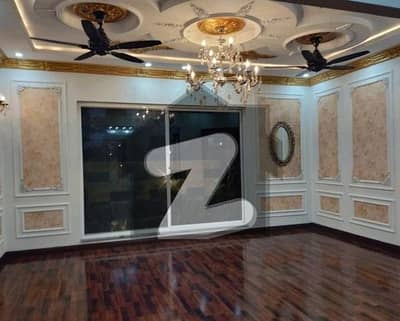 بحریہ ٹاؤن سیکٹر ای بحریہ ٹاؤن,لاہور میں 5 کمروں کا 10 مرلہ مکان 3.1 کروڑ میں برائے فروخت۔