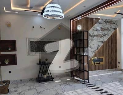 بحریہ ٹاؤن سیکٹر ای بحریہ ٹاؤن,لاہور میں 5 کمروں کا 10 مرلہ مکان 3.2 کروڑ میں برائے فروخت۔