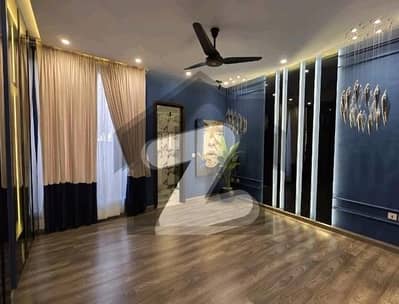 بحریہ ٹاؤن سیکٹر ای بحریہ ٹاؤن,لاہور میں 5 کمروں کا 1 کنال مکان 5.7 کروڑ میں برائے فروخت۔