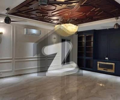 بحریہ ٹاؤن سیکٹر ای بحریہ ٹاؤن,لاہور میں 5 کمروں کا 1 کنال مکان 6.0 کروڑ میں برائے فروخت۔