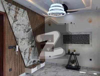 بحریہ ٹاؤن سیکٹر ای بحریہ ٹاؤن,لاہور میں 5 کمروں کا 1 کنال مکان 6.5 کروڑ میں برائے فروخت۔