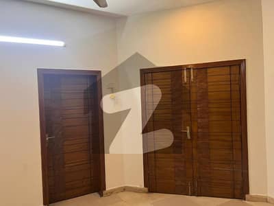 بحریہ انکلیو - سیکٹر اے بحریہ انکلیو,بحریہ ٹاؤن,اسلام آباد میں 4 کمروں کا 10 مرلہ مکان 1.35 لاکھ میں کرایہ پر دستیاب ہے۔