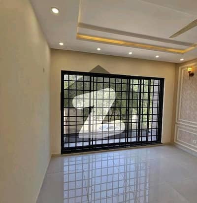 House Spread Over 10 Marla In Bahria Town - Sector C Available