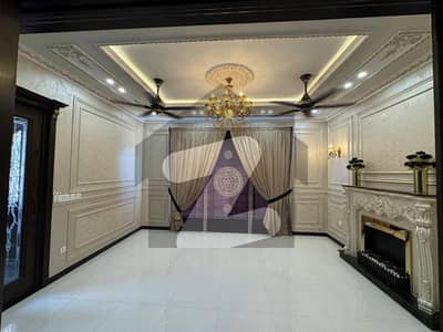 پیراگون سٹی لاہور میں 5 کمروں کا 10 مرلہ مکان 6.2 کروڑ میں برائے فروخت۔