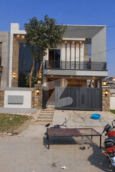 فارمانئیٹس ہاؤسنگ سکیم لاہور میں 5 کمروں کا 10 مرلہ مکان 4.5 کروڑ میں برائے فروخت۔ فارمانئیٹس ہاؤسنگ سکیم لاہور میں 5 کمروں کا 10 مرلہ مکان 4.5 کروڑ میں برائے فروخت۔