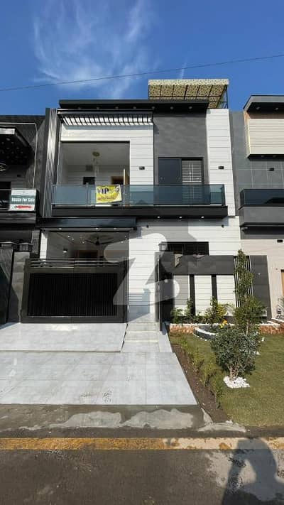 5 Marla Good Location House Available For Sale