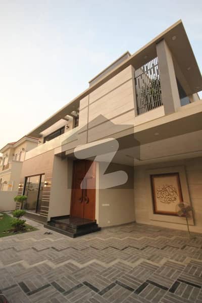 TASK EST OFFER : 10 Marla Modern Design Bungalow Good Location Reasonable Price in Phase 4 D HA