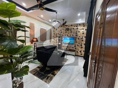 جوہر ٹاؤن فیز 2 جوہر ٹاؤن,لاہور میں 5 کمروں کا 4 مرلہ مکان 3.2 کروڑ میں برائے فروخت۔