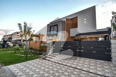 TASK EST OFFER : 9.5 Marla Modern Design Bungalow Good Location Reasonable Price in Phase 4 DHA