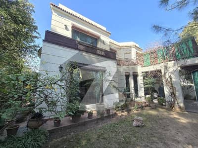 Elegant 666Sq Yards Triple Storey 9-Bedrooms house for rent in the F-8