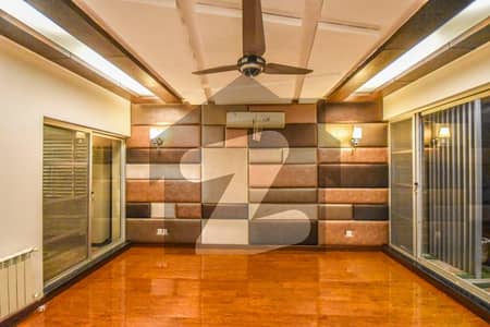 ڈی ایچ اے فیز 4 ۔ بلاک کے کے ڈی ایچ اے فیز 4,ڈیفنس (ڈی ایچ اے),لاہور میں 4 کمروں کا 10 مرلہ مکان 6.25 کروڑ میں برائے فروخت۔