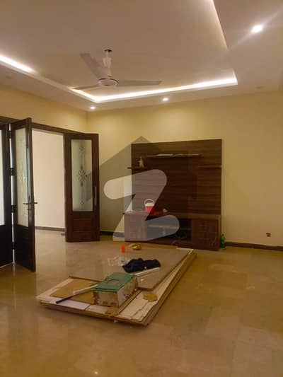 بحریہ انکلیو - سیکٹر سی 1 بحریہ انکلیو,بحریہ ٹاؤن,اسلام آباد میں 5 کمروں کا 10 مرلہ مکان 1.8 لاکھ میں کرایہ پر دستیاب ہے۔