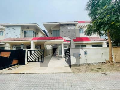 A BEAUTIFUL 11 MARLA HOUSES FOR SALE IN SAFARI BLOCK