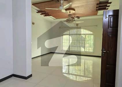 ایف ۔ 8 اسلام آباد میں 9 کمروں کا 1 کنال مکان 14.0 لاکھ میں کرایہ پر دستیاب ہے۔