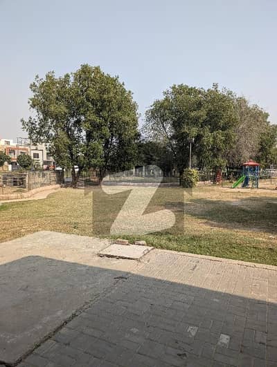 خیابان امین - بلاک ایم خیابانِ امین,لاہور میں 5 مرلہ رہائشی پلاٹ 55.0 لاکھ میں برائے فروخت۔