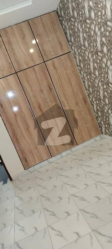 نواب ٹاؤن لاہور میں 2 کمروں کا 3 مرلہ بالائی پورشن 35.0 ہزار میں کرایہ پر دستیاب ہے۔