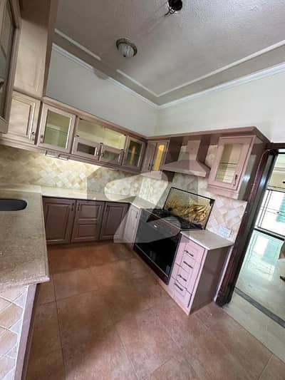 ڈی ایچ اے فیز 4 ڈیفنس (ڈی ایچ اے),لاہور میں 2 کمروں کا 10 مرلہ بالائی پورشن 85.0 ہزار میں کرایہ پر دستیاب ہے۔