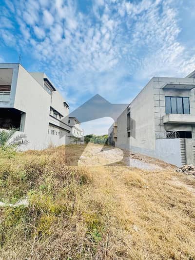 ڈی ۔ 12/2 ڈی ۔ 12,اسلام آباد میں 1 کنال رہائشی پلاٹ 9.75 کروڑ میں برائے فروخت۔