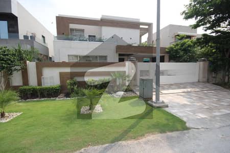 ڈی ایچ اے فیز 5 - بلاک ڈی فیز 5,ڈیفنس (ڈی ایچ اے),لاہور میں 4 کمروں کا 10 مرلہ مکان 5.25 کروڑ میں برائے فروخت۔